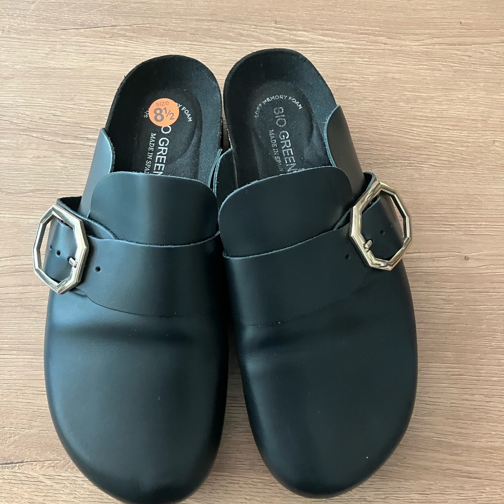 Bio Green Elegant Black Leather Clogs